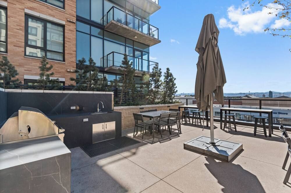 InScape: Cherry Creek Private Suite ️ Hot Tub ✦ Heated Pool✦Gym✦2 King Beds - Denver - Balkong