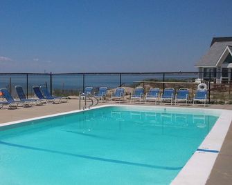 Horizons Beach Resort - North Truro - Bazén