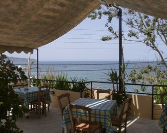 Akasti Hotel - Galatás - Balcon