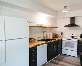 'Morning View 1' Cozy Modern Stay - College/Hiking - Berea - Keuken