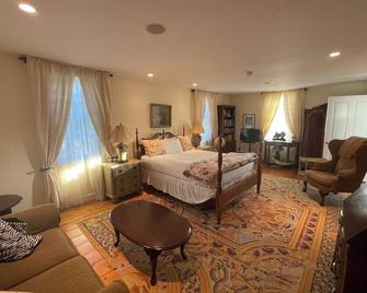 Dodds Brick House Bed & Breakfast - North Hero - Bedroom