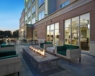Holiday Inn Grand Rapids North - Walker By IHG - Walker - Innenhof