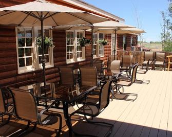 Old Corral Hotel & Steakhouse - Centennial - Patio