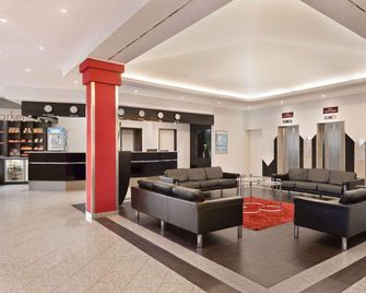 Ramada by Wyndham Bottrop - Bottrop - Salónek