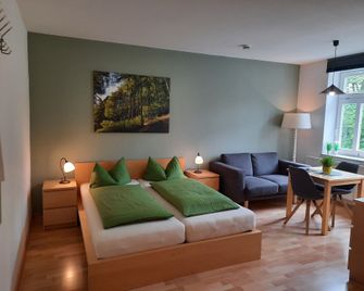 Apartments und Bistro Zum Glasmacher - Oberhof - Wohnzimmer