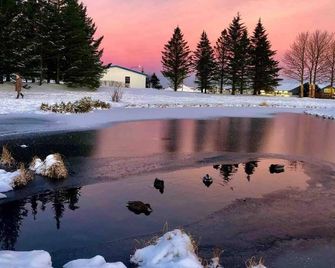 4 Bed House Sleeps 8 -Car Barbecue Balcony - Reykjavík - Außenansicht