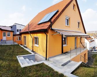 A Spacious 3 Bedroom Apartment in Bad Abbach/Regensburg - Bad Abbach - Gebäude