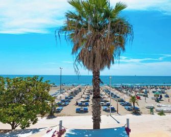 Hotel Besani - Durrës - Plajă