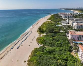Lovely 1 Bedroom Steps from the Beach - Palm Beach Shores - Beach