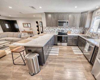 New! Beachy Lake Havasu Getaway - Lake Havasu City - Küche