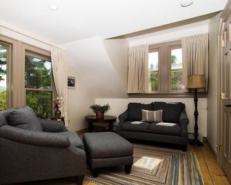 Queen Room with Mtn Views - Keene - Sala de estar
