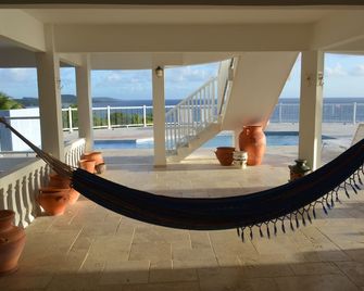 The Most Beautiful And Relaxing Oceanfront Views Of Curacao - Barber - Balcón