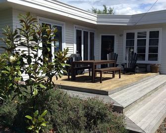 The Ugly Duckling Cottage - Martinborough - Innenhof