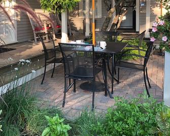 The Inn At English Meadows - קנבאנקפורט - פטיו