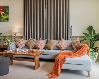 Central Hoi An - Entire 4 Bedroom Villa with Private Pool & Bathtub - Duy Xuyen - Living room