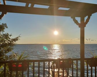 Two Story Boathouse Located On East Side of Lake Simcoe - Beaverton - Balcony