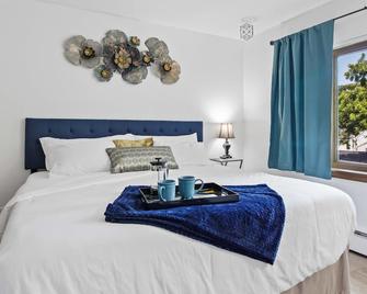 King Bed - Fast Wifi - Near Froedtert - Milwaukee - Bedroom