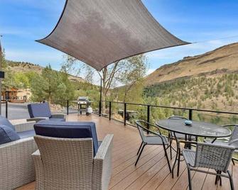 Lake Simtustus Resort Juniper Hill Tiny Home #12 - Hot Tub - Madras - Balcony