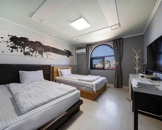 Gangneung Gyeongpodae Victoria - Gangneung - Bedroom