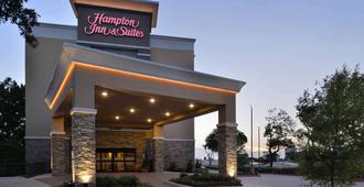 Hampton Inn & Suites Dallas Market Center - Dallas - Building