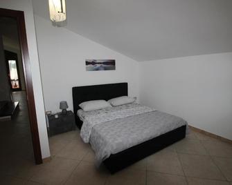La Soffitta - Appartamenti in Villa - San Giorgio a Liri - Camera da letto