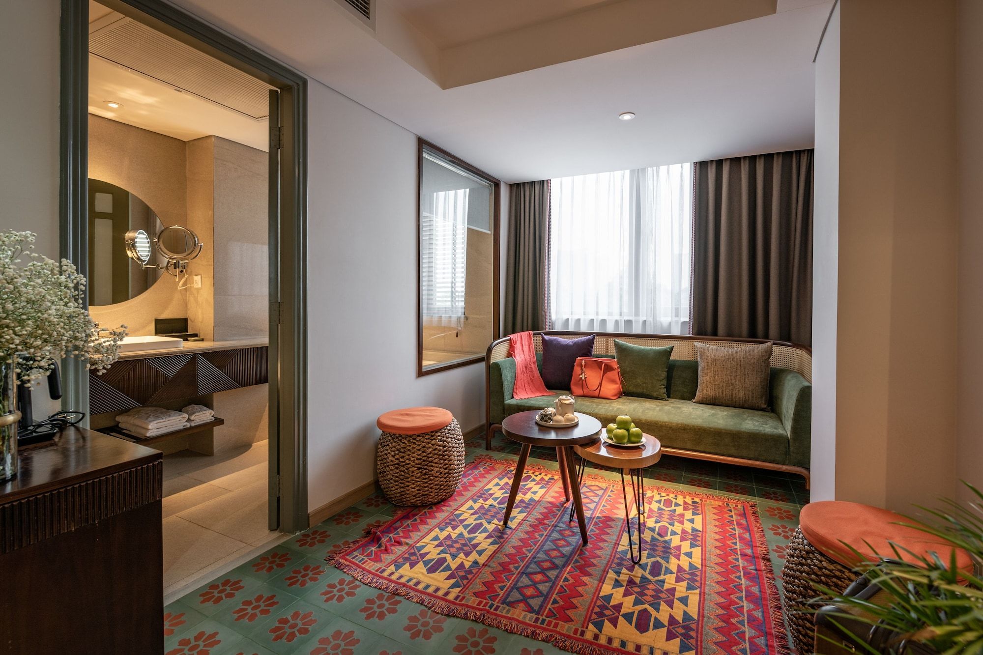 Au Lac Legend Hotel thumbnail 3