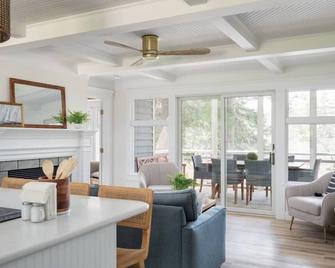 After Dune Delight, 5br Home Near River - Glen Arbor - Living room