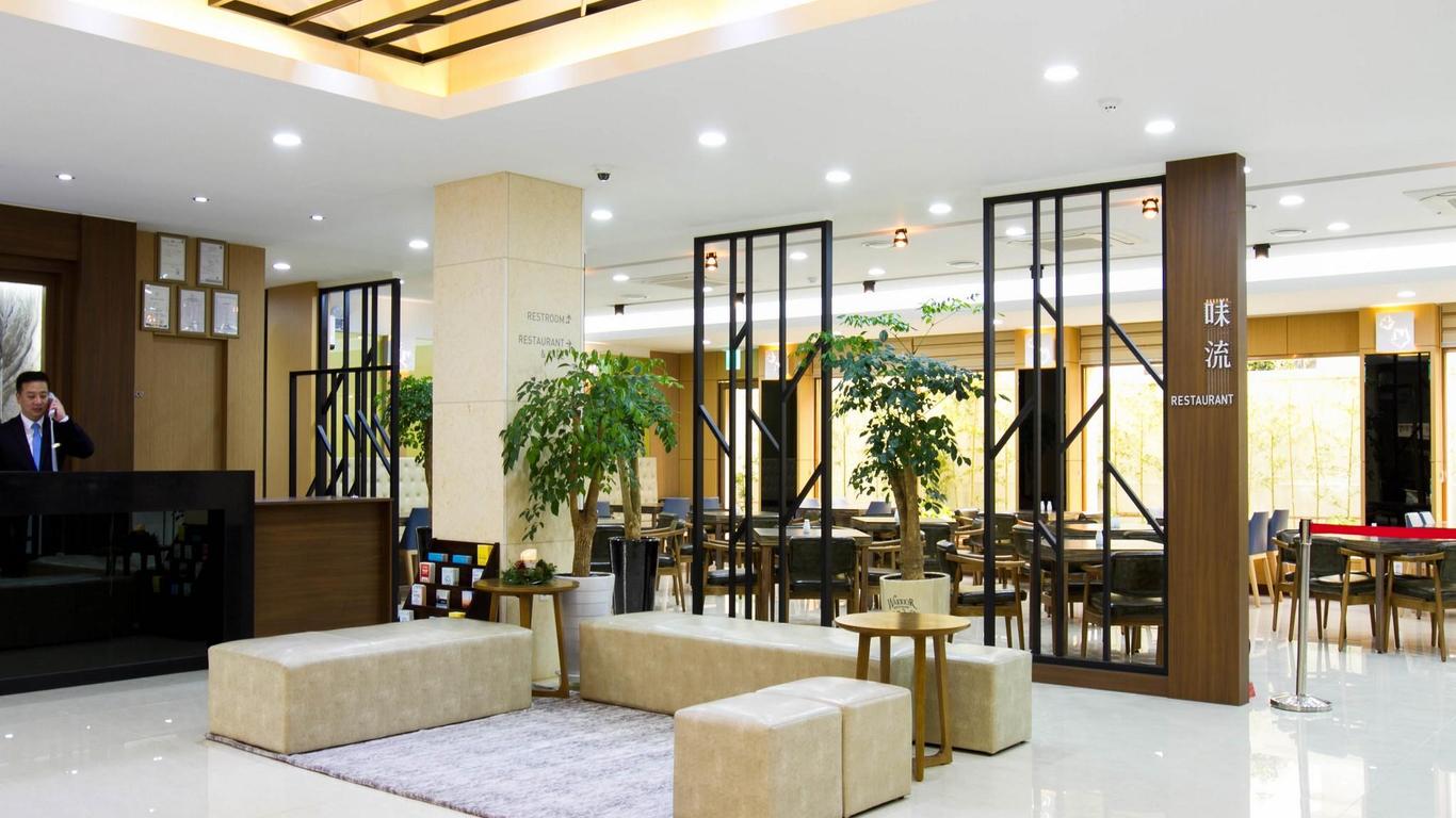 Black Sands Hotel