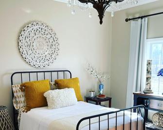 Carolyns Acres Farm & Incredible Mountain Views - Dunlap - Bedroom