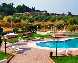 Tenuta Bellaprima Caltagirone - Niscemi - Piscina