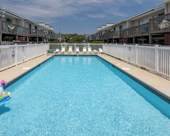 Pine Knoll Townes 65, Almost Oceanfront Townhouse in Pine Knoll Shores, NC! - Pine Knoll Shores