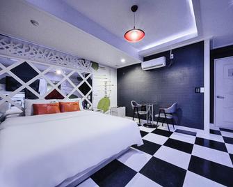 Changwon Masan Chocolate - Changwon - Bedroom