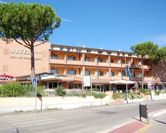 Hotel Riva Dei Cavalleggeri - Bibbona - Building