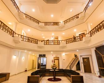 Hotel Asia Shripati By Mtmc Rooms - Katra - Resepsjon