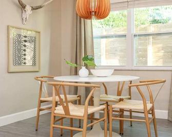 La Vie Boheme 2 - Charming Oasis w Parking - Coral Gables - Comedor