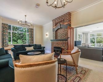 Springfields Homestead - Rapaura Holiday Home - Blenheim - Living room
