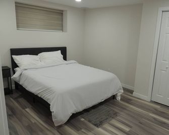 Cozy 2-Bedroom basement Suite with Private entrance South Winnipeg. - Winnipeg - Bedroom