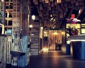 Mountaintraveler - Ren-ai Township - Bar