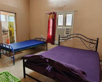Square & Dormitory Stays - Tirunelveli - Bedroom
