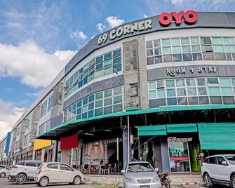 OYO 89840 69 Room 4 Stay - Sibu - Gebouw