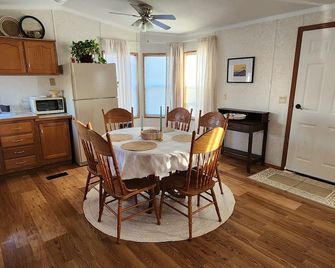 Family Getaway in Interior, SD – Just 5 Min to Badlands NP - Interior - Comedor