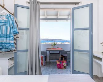 إليا ميلوس - Plaka