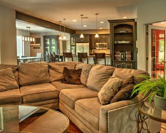 Elk Mountain Estate Manor in beautiful Pa Endless Mountains-Groups and Events - Union Dale - Living room