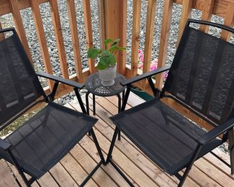 Kenai River access! Cute little cabin with a loft - Soldotna - Balkon