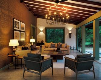 Neem Tree House - Kirinda - Living room