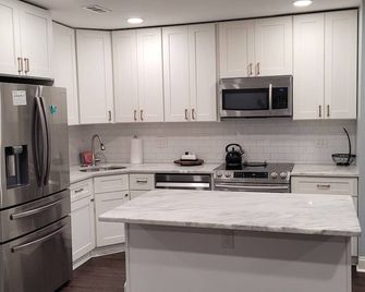 Perfectly located minutes from the Inner Harbor, Ravens and Orioles stadium. - Baltimore - Cuina