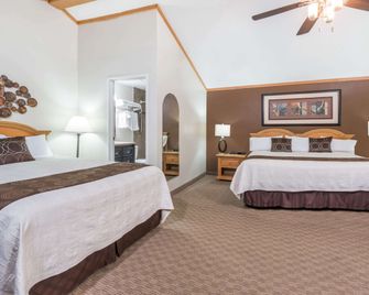 Super 8 by Wyndham Deadwood/Black Hills Area - דדווד - חדר שינה