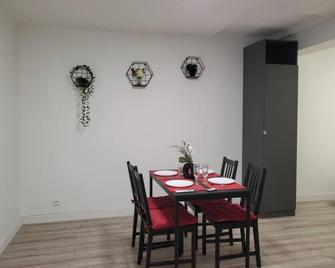 Beautiful, quiet apartment 5 minutes from Place Stan! - Nancy - Phòng ăn