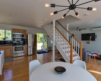 Private + Peaceful 2 BR w/ River Views - Catskill - Dining room