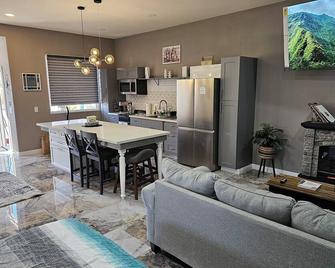 Stunning New House by Death Valley, Amazing Views! - Amargosa Valley